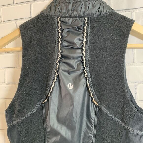 Lululemon Nylon/Mesh/Knit Sleeveless Vest … - Picture 3 of 4